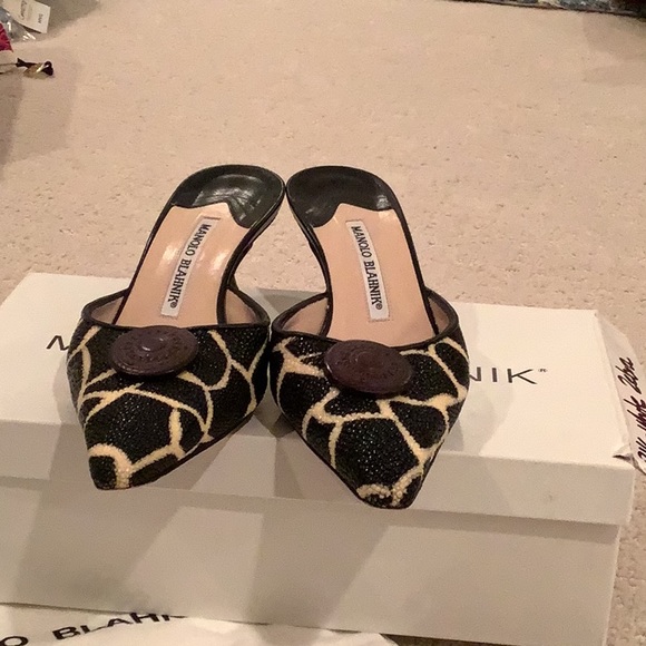 Manolo Blahnik ladies black and white textured zebra slide - Picture 4 of 6